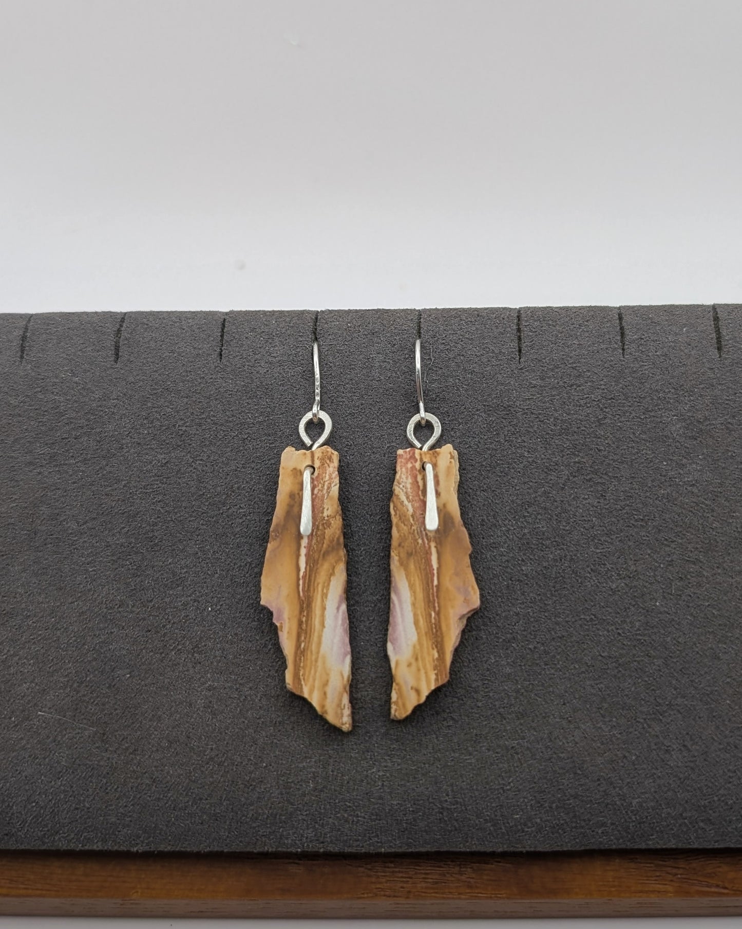 Wonderstone Earrings Pair 02